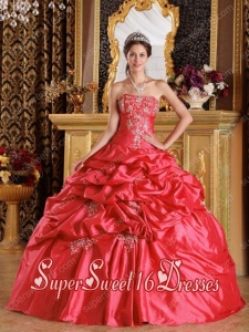 Elegant Red Ball Gown Strapless With Pick-ups Taffeta Sweet 16 Ball Gowns