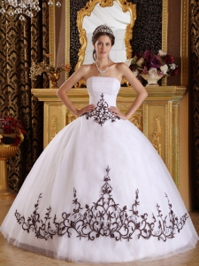 Discount White Sweet 16 Quinceanera Dress Strapless Tulle Embroidery Ball Gown