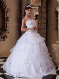Pretty White Sweet 16 Dress Strapless Appliques Satin and Organza Ball Gown
