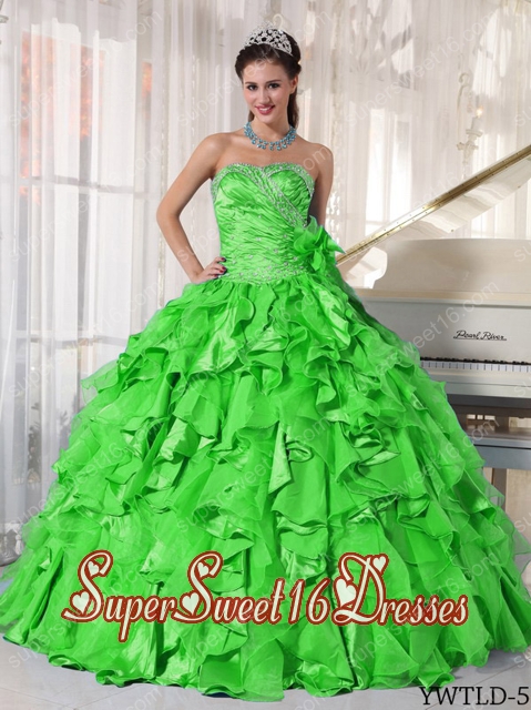 Spring Green Ball Gown Sweetheart Organza Beading Elegant Sweet 16 Dresses