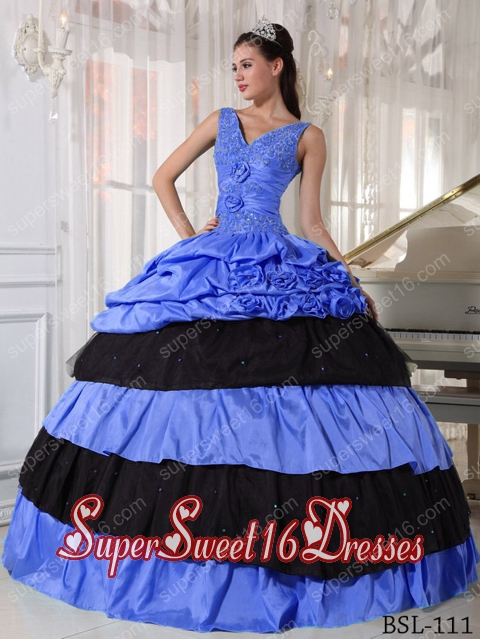 Elengent Ball Gown V-neck Blue and Black 15th Birthday Party Dresses with Beading
