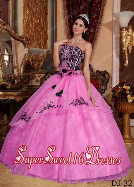 Embroidery Pretty Quinceanera Dresses in Hot Pink and Black