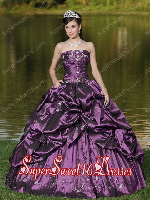 Pretty Custom Size Quinceanera Dresses Beaded Decorate With Purple