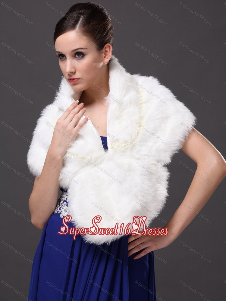 Faux Fur Fashionable V Neck Wedding Party and Prom Shawls White