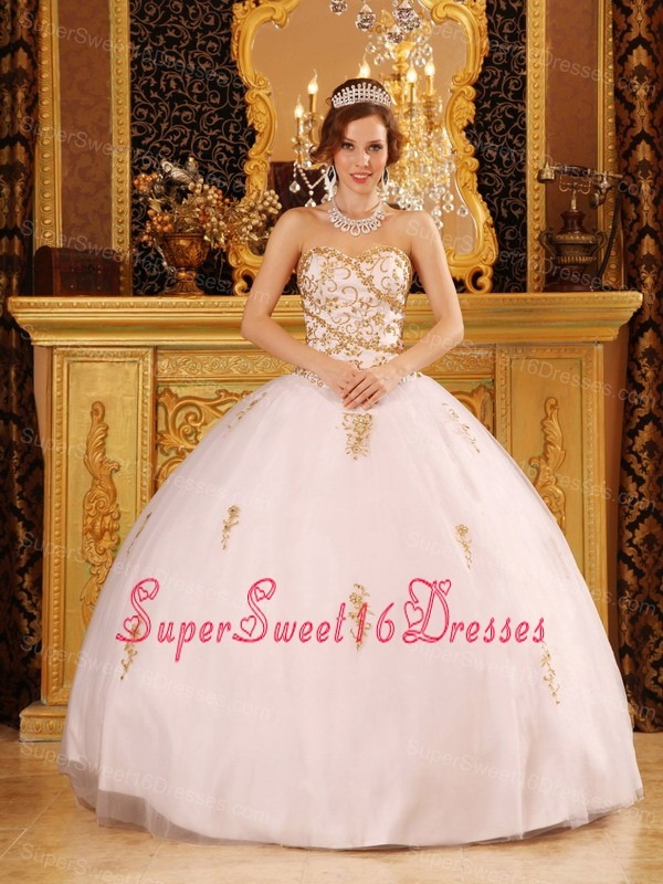 Elegant White Sweet 16 Quinceanera Dress Sweetheart Tulle Appliques Ball Gown