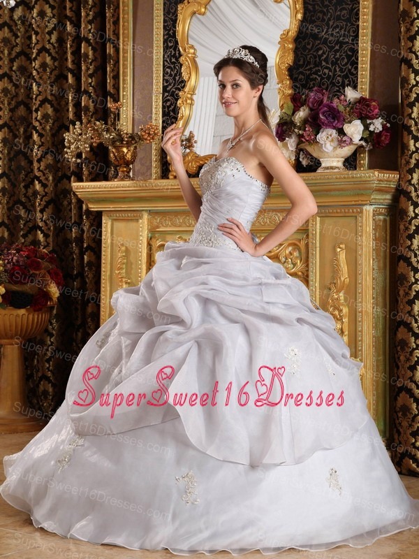 Inexpensive Grey Sweet 16 Dress Sweetheart Organza Beading Ball Gown