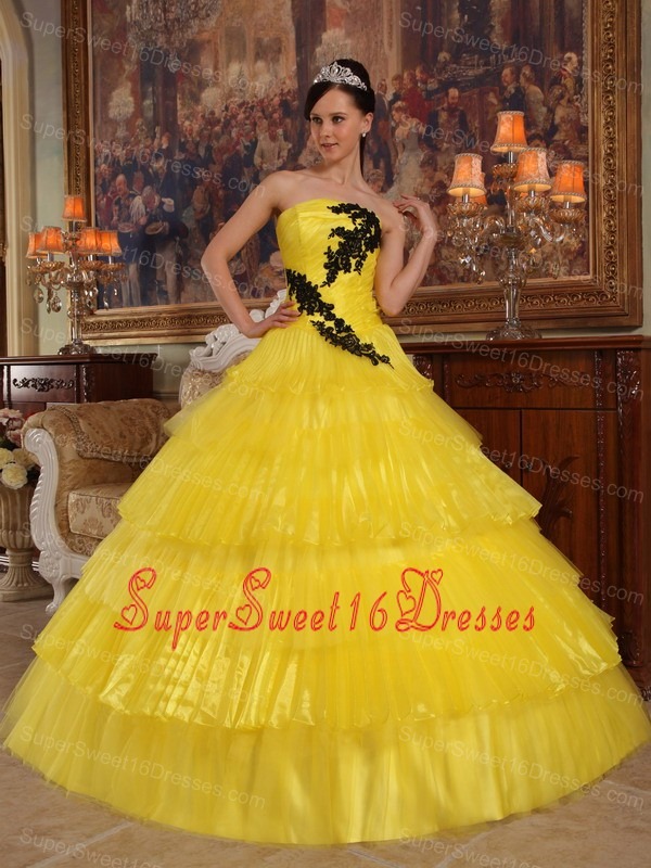 Beautiful Yellow Sweet 16 Dress Strapless Organza Appliques Ball Gown