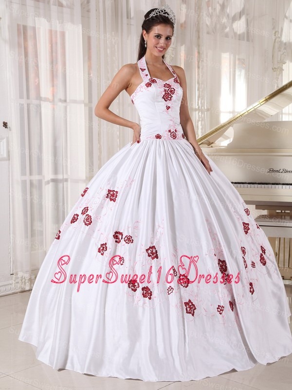Fashionable White Sweet 16 Dress Halter Taffeta Embroidery Ball Gown