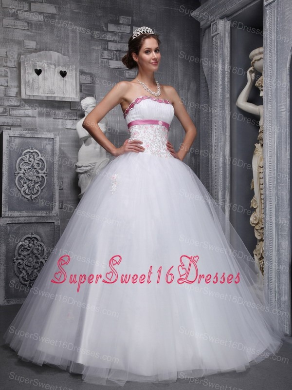 Elegant White Sweet 16 Dress Strapless Taffeta and Tulle Beading and Appliques Ball Gown