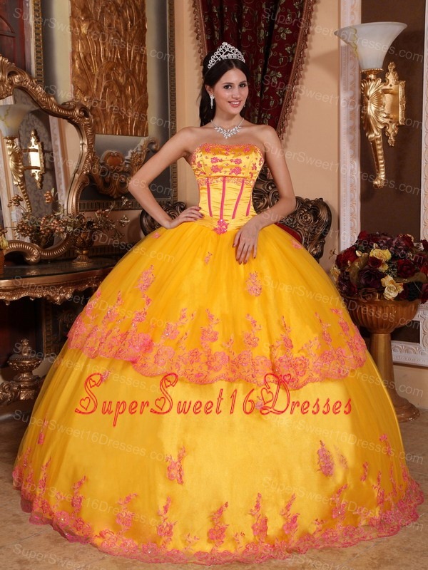 Classical Yellow Sweet 16 Dress Strapless Organza Lace Appliques Ball Gown
