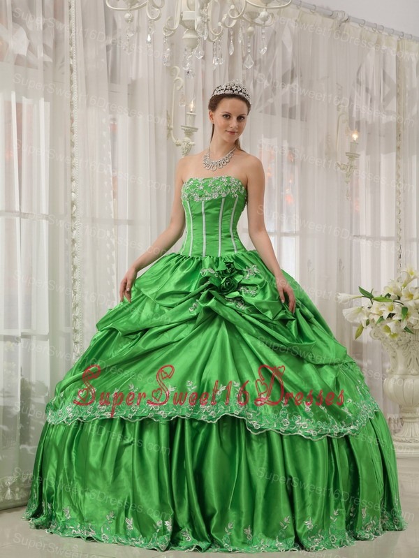 Low Price Spring Green Sweet 16 Dress Strapless Taffeta Beading and Applique Ball Gown