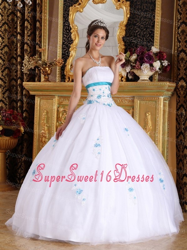 Vintage White Sweet 16 Dress Strapless Satin and Tulle Appliques Ball Gown