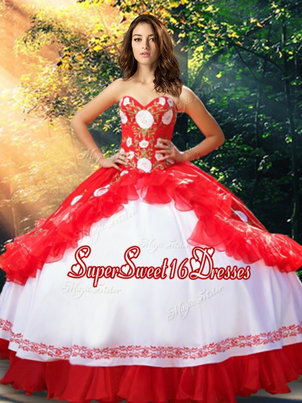  Sleeveless Organza and Taffeta Floor Length Lace Up Quince Ball Gowns in White And Red with Embroidery and Ruffles