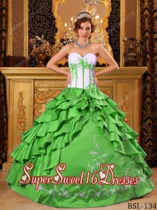 Spring Green and White Sweetheart Ruffles and Embroidery Custom Made Sweet 16 Dresses