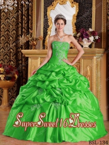 Strapless Green Ball Gown Taffeta Modest Sweet Sixteen Dresses with Pick-ups