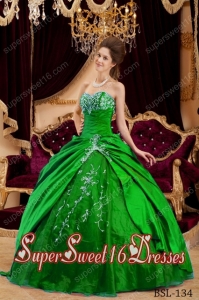 Plus Size In Green Ball Gown Sweetheart With Taffeta and Tulle Appliques For Sweet 16 Dresses