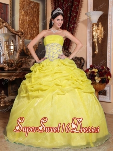 Ball Gown In Yellow Strapless With Floor-length Organza Appliques For Sweet 16