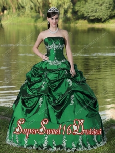 Custom Made Green Simple Sweet Sixteen Dresses Party Wear With Satin Embroidery Decorate