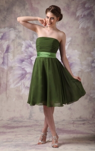 Olive Green Empire Strapless Knee-length Chiffon Sash Dama Dress