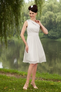 White Empire One Shoulder Knee-length Chiffon Dama Dresses for Sweet 16