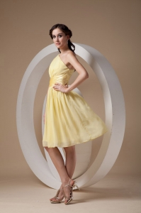 Yellow Empire One Shoulder Knee-length Chiffon Ruch Dama Dresses for Sweet 16