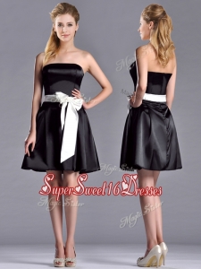 Romantic A Line Strapless White Be-ribboned Short Dama Dress in Black