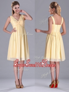 Cheap Light Yellow V Neck Knee Length Short Dama Dress with Ruching