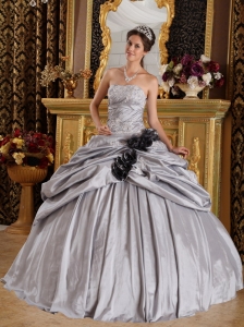 Romantic Gray Sweet 16 Quinceanera Dress Strapless Taffeta Appliques Ball Gown