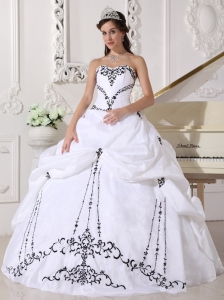 Lovely White Sweet 16 Dress Sweetheart Satin and Taffeta Embroidery Ball Gown