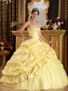 Latest Light Yellow Sweet 16 Dress Taffeta and Tulle Beading Ball Gown