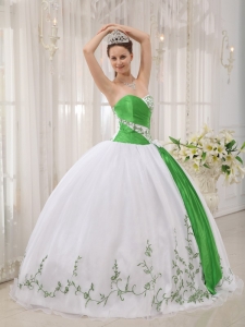 White Ball Gown Sweetheart Floor-length Organza Embroidery Sweet 16 Dress