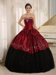 Custom Made Beaded and Embroidery Decorate Black and Wine Red Sweet 16 Dress Wear In Trinidad