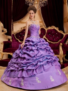 Luxurious Lavender Sweet 16 Dress Sweetheart Taffeta Appliques Ball Gown