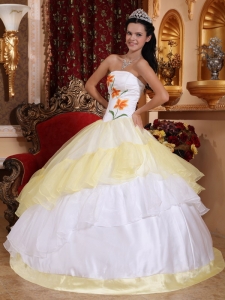 Romantic Light Yellow and White Sweet 16 Dress Strapless Organza Embroidery Ball Gown