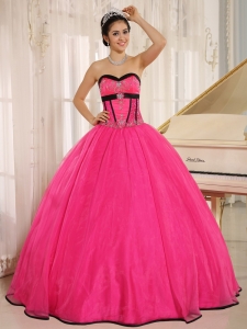 Hot Pink Sweetheart Qunceanera Dress With Beaded Decorate Oganza In Cochabamba