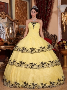 Affordable Yellow Sweet 16 Dress Strapless Organza Lace Appliques Ball Gown