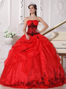 Beautiful Red and Black Sweet 16 Dress Strapless Floor-length Organza Appliques Ball Gown