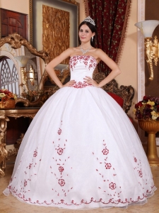 Fashionable White Sweet 16 Dress Strapless Organza Embroidery Ball Gown