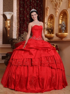 Beautiful Red Sweet 16 Dress Sweetheart Taffeta Beading and Appliques Ball Gown