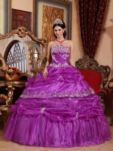 Fashionable Purple Sweet 16 Dress Strapless Organza Appliques Ball Gown
