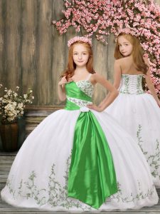 Gorgeous White Little Girls Pageant Gowns Party and Wedding Party with Embroidery and Belt Straps Sleeveless Lace Up