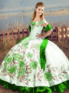 Top Selling Green Satin Lace Up Off The Shoulder Sleeveless Floor Length Quince Ball Gowns Embroidery