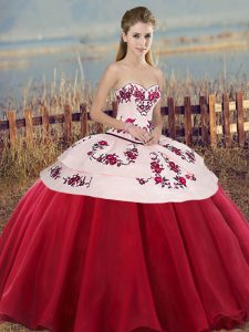 Sweetheart Sleeveless Quince Ball Gowns Floor Length Embroidery and Bowknot White And Red Tulle