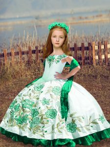 White Sleeveless Embroidery Floor Length Little Girls Pageant Gowns