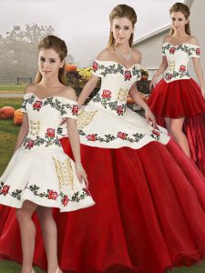 Off The Shoulder Sleeveless Quinceanera Dress Floor Length Embroidery White And Red Organza