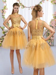 Gold Cap Sleeves Knee Length Lace and Bowknot Zipper Dama Dress for Quinceanera