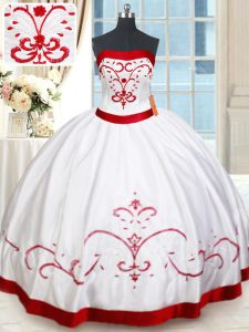White and Red Sleeveless Floor Length Beading and Embroidery Lace Up Quinceanera Gowns