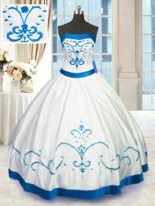Floor Length Ball Gowns Sleeveless White Quinceanera Dresses Lace Up